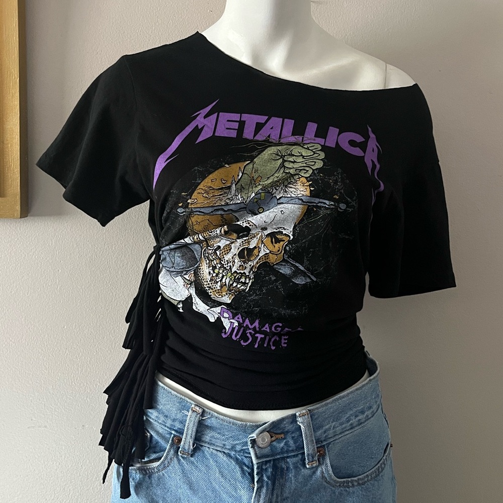 Black Graphic Off-Shoulder Women's Tee